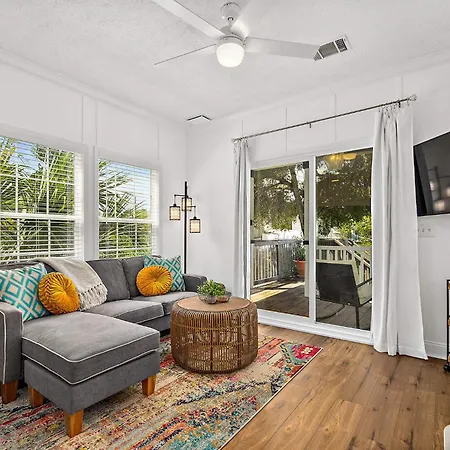 Treetop Cottage - 3 Blocks From Historic District
